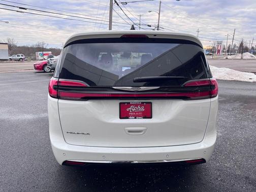 2025 Chrysler Pacifica L