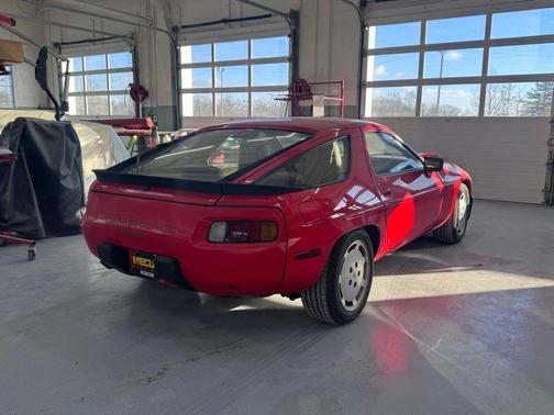 1986 Porsche 928 