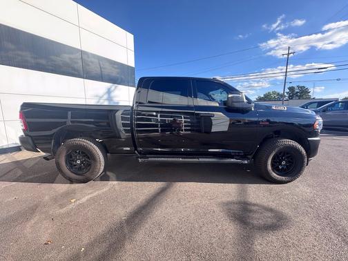 Diamond Black Crystal Pearlcoat 2024 RAM 2500 Tradesman