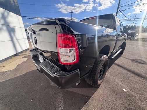 Diamond Black Crystal Pearlcoat 2024 RAM 2500 Tradesman