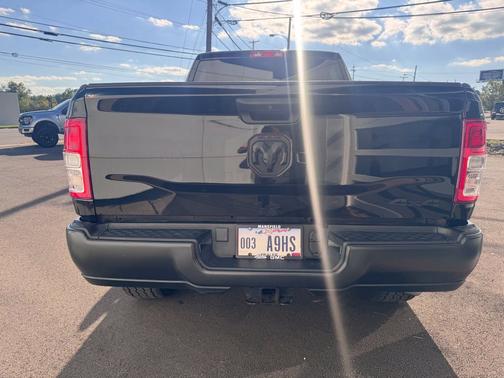 Diamond Black Crystal Pearlcoat 2024 RAM 2500 Tradesman