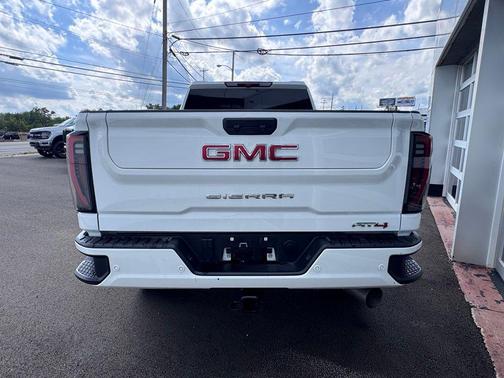 Summit White 2025 GMC Sierra 2500 AT4
