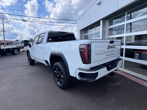 Summit White 2025 GMC Sierra 2500 AT4