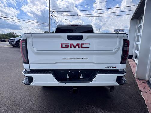 Summit White 2025 GMC Sierra 2500 AT4