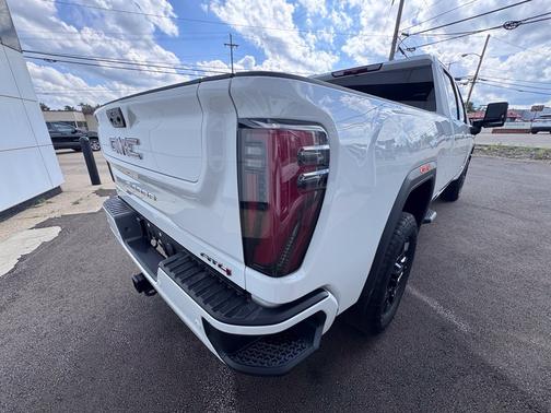 Summit White 2025 GMC Sierra 2500 AT4