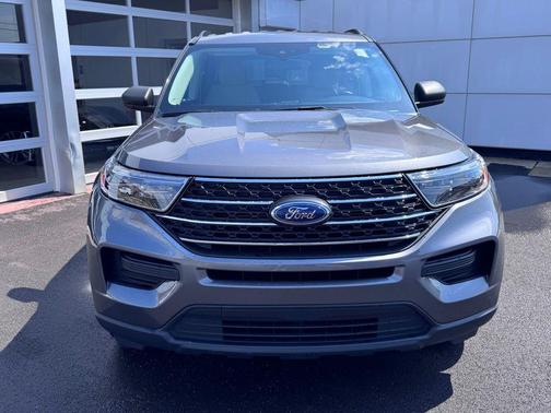 Gray Metallic 2022 Ford Explorer XLT