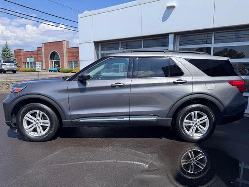 Gray Metallic 2022 Ford Explorer XLT