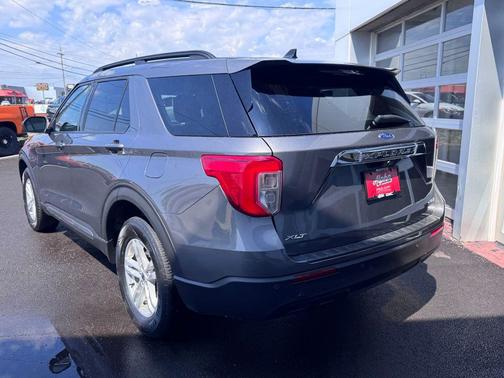 Gray Metallic 2022 Ford Explorer XLT