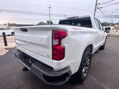 Summit White 2024 Chevrolet Silverado 1500 LT