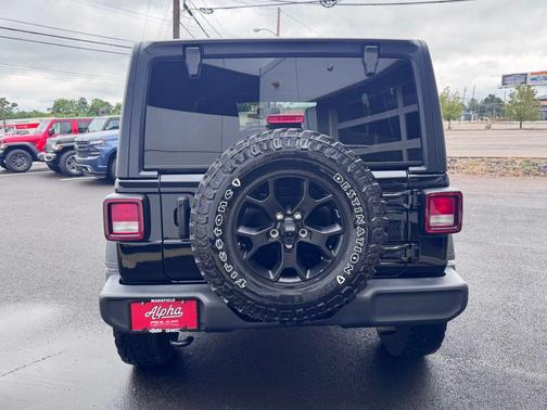Black Clearcoat 2022 Jeep Wrangler Willys
