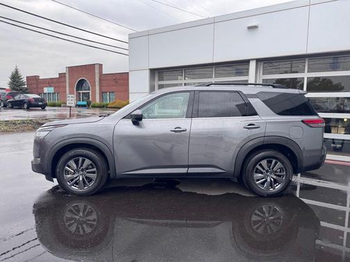Gun Metallic 2022 Nissan Pathfinder SV 4WD