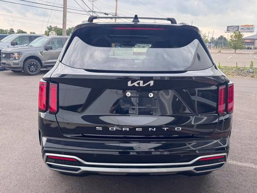 Ebony Black 2022 Kia Sorento SX
