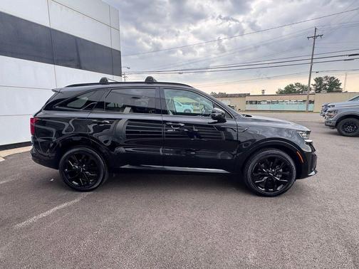 Ebony Black 2022 Kia Sorento SX