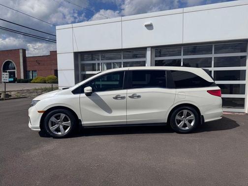 White Diamond Pearl 2018 Honda Odyssey EX-L