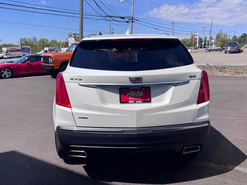 Crystal White Tricoat 2019 Cadillac XT5 Luxury