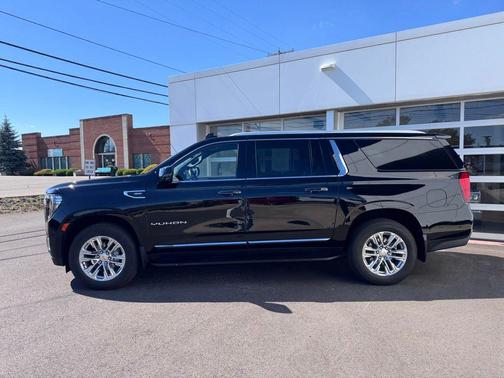 Onyx Black 2023 GMC Yukon XL SLT