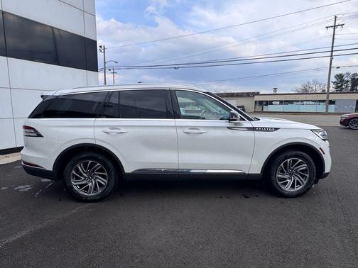 Pristine White Metallic Tri-Coat 2023 Lincoln Aviator Standard AWD