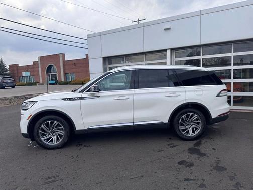 Pristine White Metallic Tri-Coat 2023 Lincoln Aviator Standard AWD