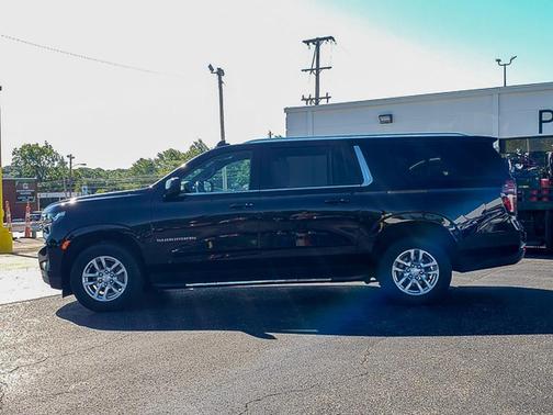 2023 Chevrolet Suburban LT