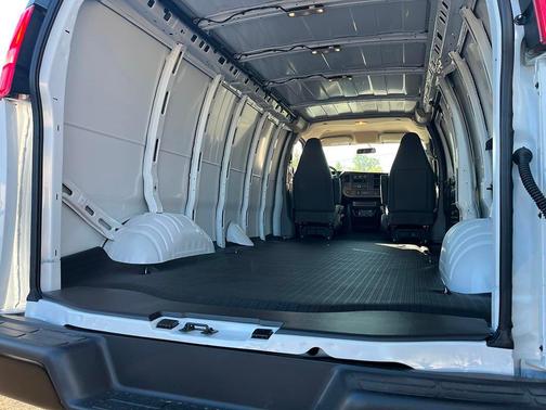 2025 GMC Savana 2500 RWD 3500 Extended Wheelbase Work Van