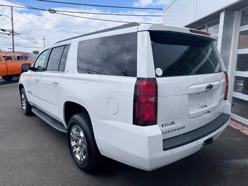 Summit White 2017 Chevrolet Suburban LT