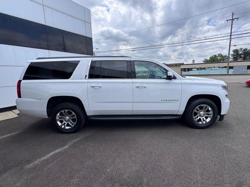Summit White 2017 Chevrolet Suburban LT