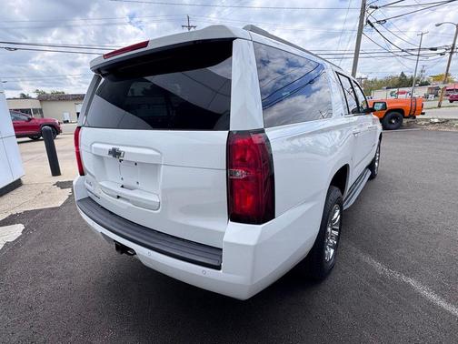 Summit White 2017 Chevrolet Suburban LT