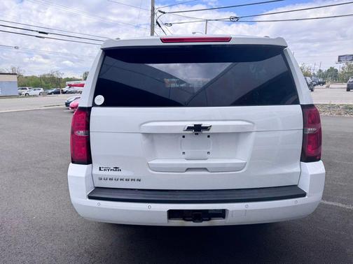 Summit White 2017 Chevrolet Suburban LT