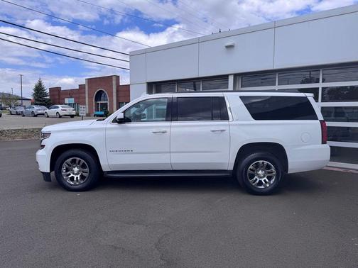 Summit White 2017 Chevrolet Suburban LT