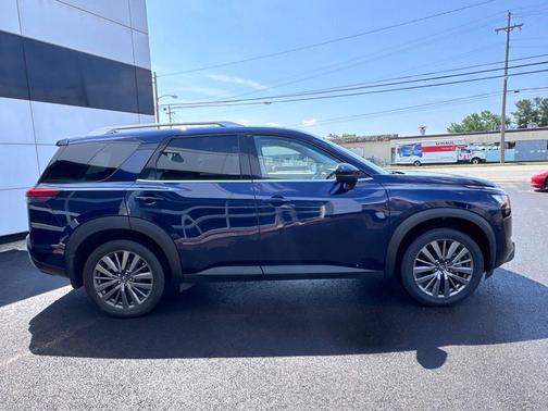 Deep Ocean Blue Pearl 2024 Nissan Pathfinder SL