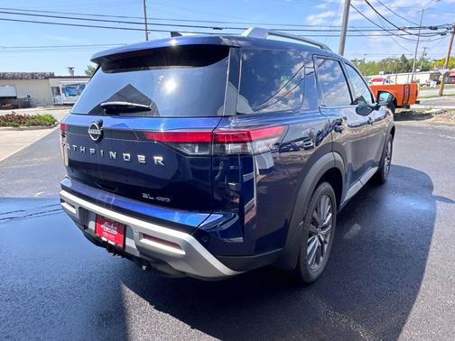 Deep Ocean Blue Pearl 2024 Nissan Pathfinder SL