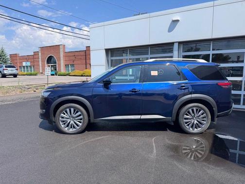 Deep Ocean Blue Pearl 2024 Nissan Pathfinder SL