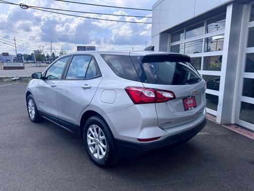 Silver Ice Metallic 2020 Chevrolet Equinox LS