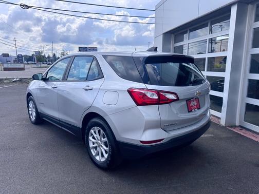 Silver Ice Metallic 2020 Chevrolet Equinox LS