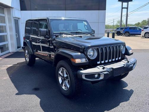 Black Clearcoat 2023 Jeep Wrangler 4-Door Sahara