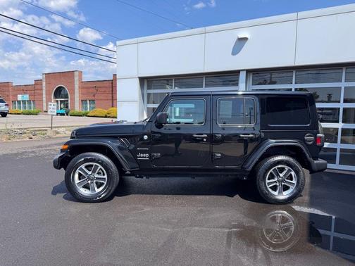 Black Clearcoat 2023 Jeep Wrangler 4-Door Sahara