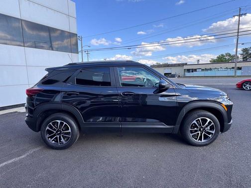 Mosaic Black Metallic 2025 Chevrolet Trailblazer LT
