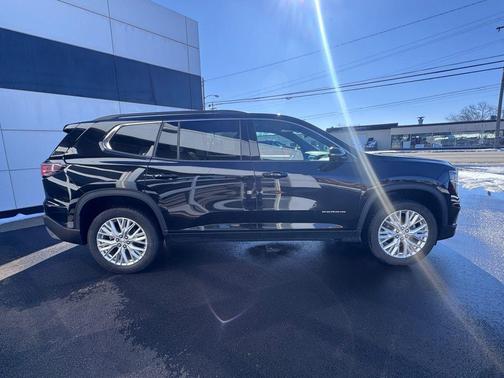 2024 GMC Acadia FWD Elevation