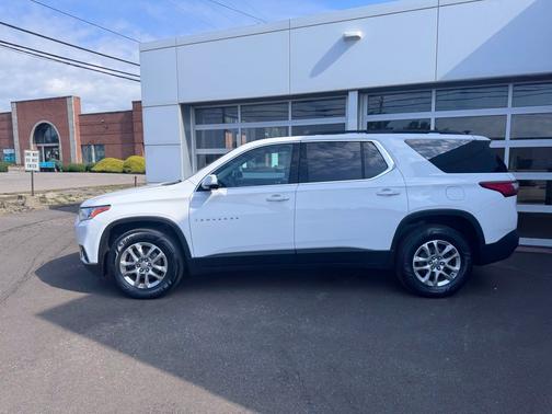 Summit White 2019 Chevrolet Traverse LT