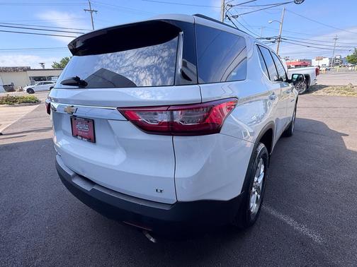 Summit White 2019 Chevrolet Traverse LT
