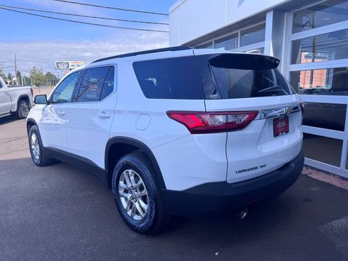 Summit White 2019 Chevrolet Traverse LT