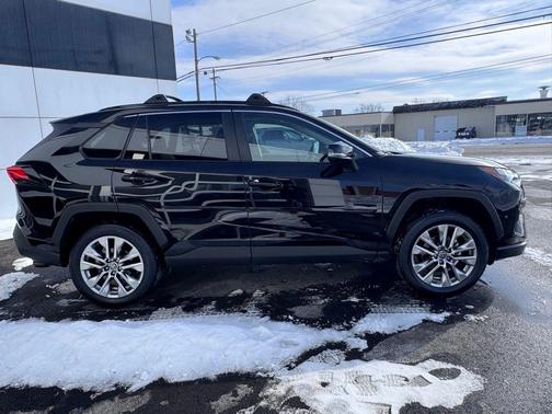 2025 Toyota RAV4 XLE Premium