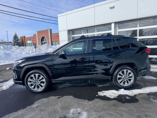 2025 Toyota RAV4 XLE Premium