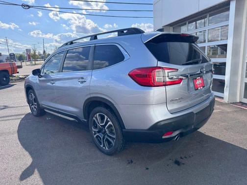 Ice Silver Metallic 2023 Subaru Ascent Limited 7-Passenger