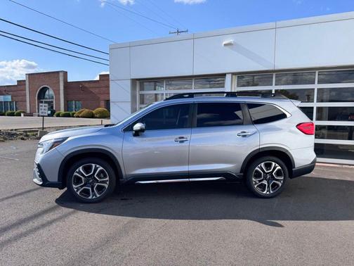 Ice Silver Metallic 2023 Subaru Ascent Limited 7-Passenger