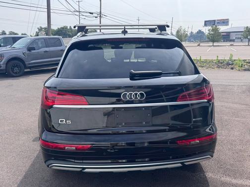 Black 2023 Audi Q5 40 Premium