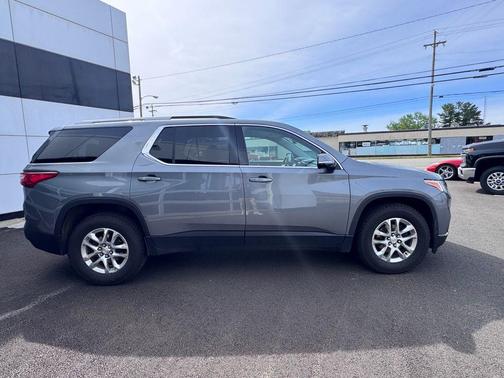Satin Steel Metallic 2018 Chevrolet Traverse LT Cloth