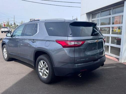 Satin Steel Metallic 2018 Chevrolet Traverse LT Cloth