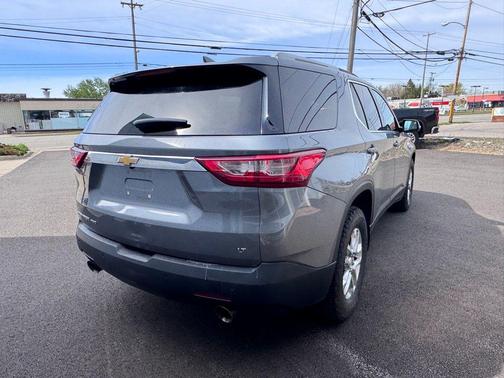 Satin Steel Metallic 2018 Chevrolet Traverse LT Cloth