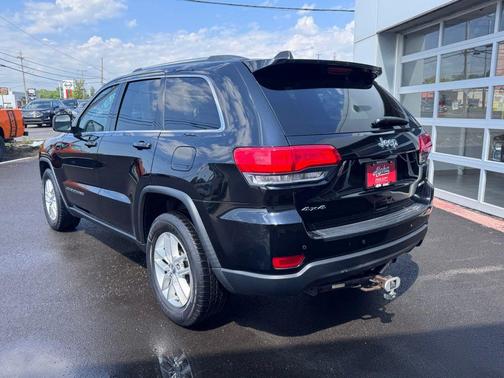 Diamond Black Crystal Pearlcoat 2017 Jeep Grand Cherokee Laredo